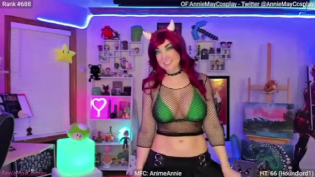 AnimeAnnie Plays In A Sexy Bowser Cosplay 