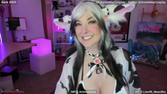 AnimeAnnie’s A-Moo-Singly Sexy Gaming