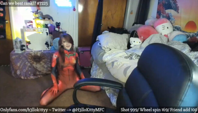 H3llok1tty Puts On Her Plugsuit To Become Asuka
