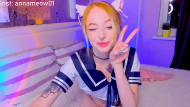 A Lesson in Sexiness With Schoolgirl Anna_Meow