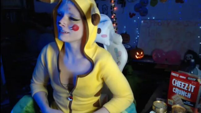 A Pika At El_Dragon69's Pikachu Cosplay