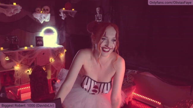 OliviaxFaye Body Paints Herself Into A Sexy Pennywise