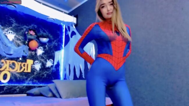Yoyokimi Flaunts Her Spider Suit