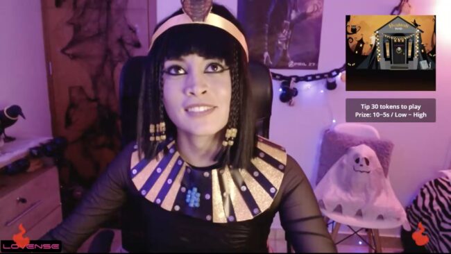 A Majestic Cleopatra AKA Isis_Diosa Arrives