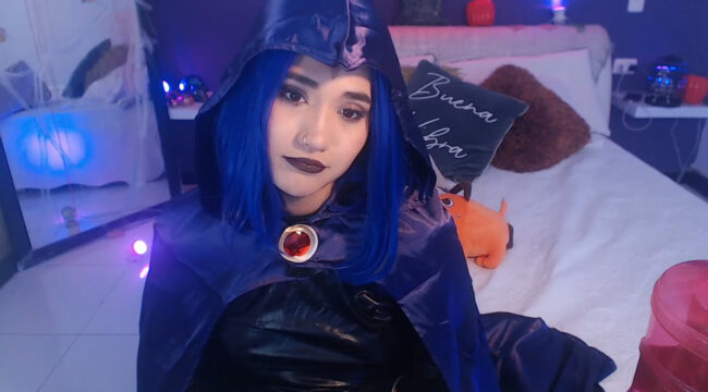 Arabellaswan Shows Off Her Mysterious Side As Raven
