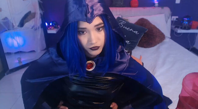 Arabellaswan Shows Off Her Mysterious Side As Raven