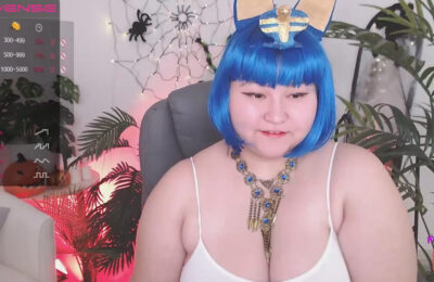 Minamosss Shows Off Her Cute Ankha Cosplay