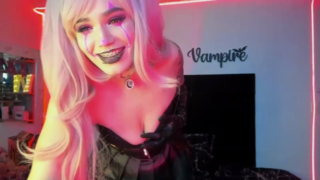 Kimmy_Vampire Becomes A Sexy Scary Clown