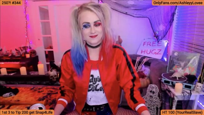 AshleyyLovee Continues The Ashtober Blues With Some Harley Quinn-ing