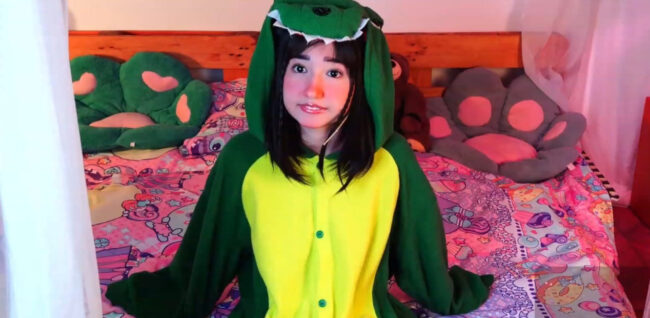 AnnieJulieth Is One Adorable Dino-Darling