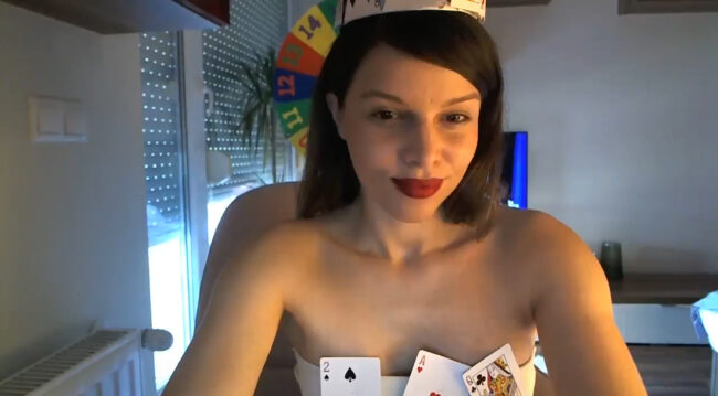 Heaven_Hot Becomes The Queen Of Hearts