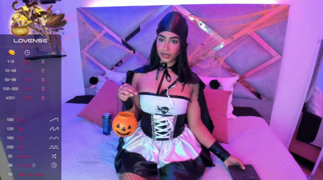 Cute Pirate Goddess_venuus Is Ready For Tricks And Treats