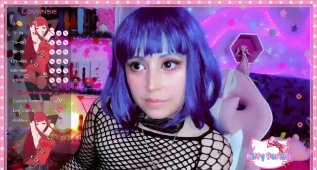 EmillyRogers Serves Up A Stylish Hinata Cosplay Show