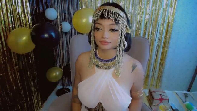Yourcutegiirl Celebrates Her Birthday As Queen Cleopatra