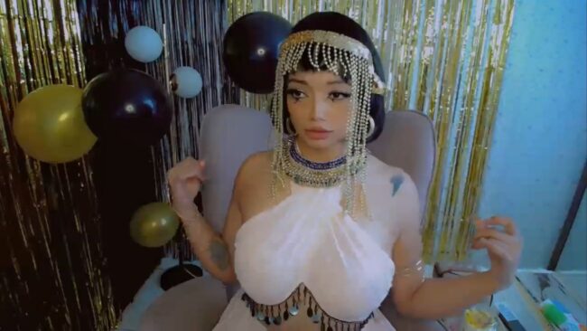 Yourcutegiirl Celebrates Her Birthday As Queen Cleopatra