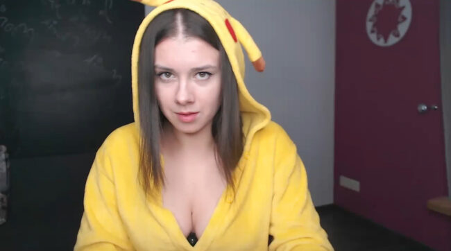 A Pika At Anetta_Sweet’s Pikachu Cosplay