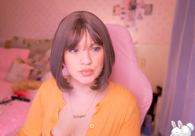 Angelytaxx Has A Mystery To Solve As Velma