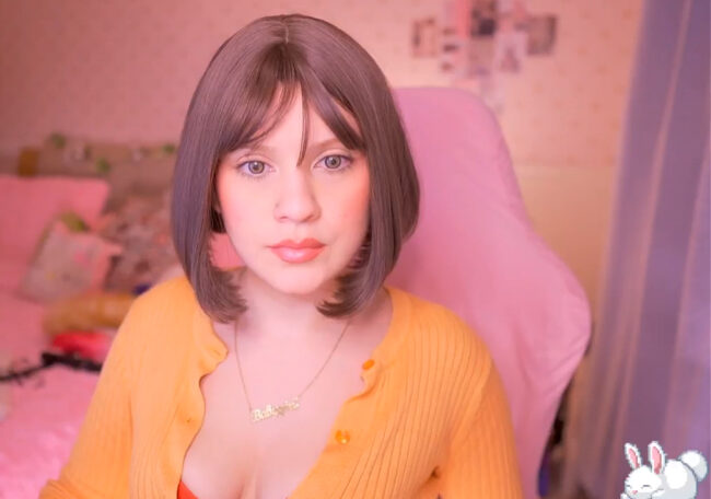 Angelytaxx Has A Mystery To Solve As Velma