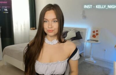 Kelly_Roselyn Is Maid To Look Cute