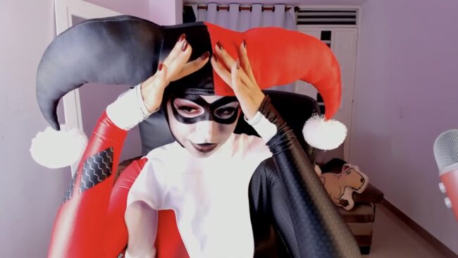 I_babbyyy Channels Harley Quinn In Full