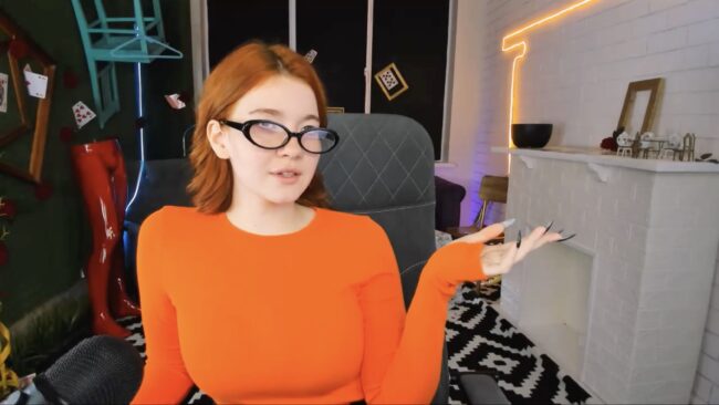 Charlottemalinka Turns Into Velma