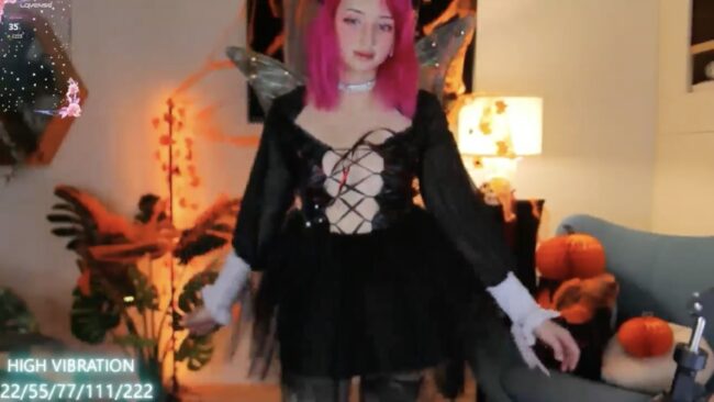 Selena_Lily Has Goth Quite The Fairy Look