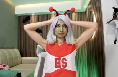 Alien Hanna_dust Joins The Cheer Squad