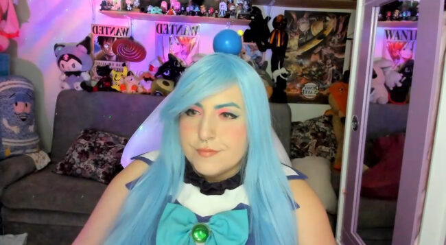 Canndy_New Shows Off Her Cute Aqua Cosplay