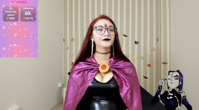 Jesssicaloves Shows Off Her Cute Raven Cosplay