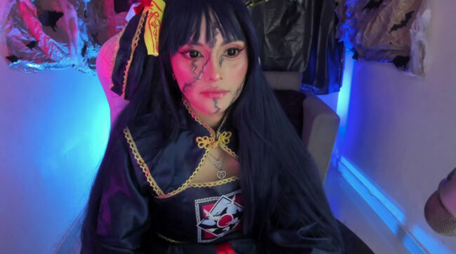 Kyomi_chang Hops In Front Of The Camera As An Undead Vampire