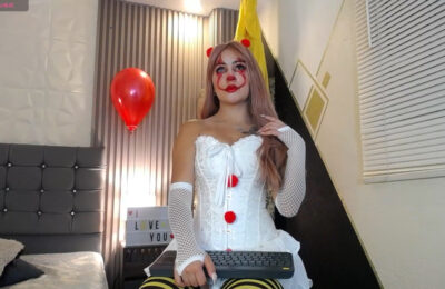 Iisabella_smith_ Is Clowning Around As Pennywise