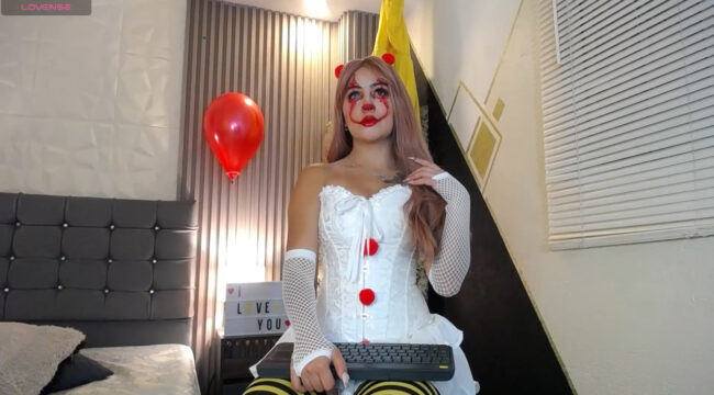 Iisabella_smith_ Is Clowning Around As Pennywise