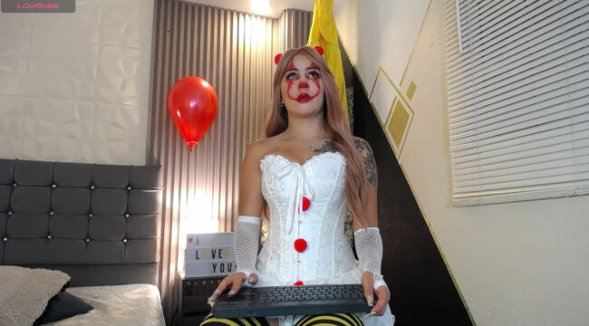 Iisabella_smith_ Is Clowning Around As Pennywise