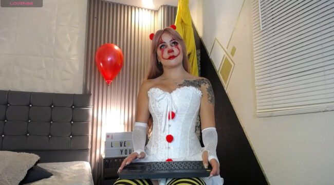 Iisabella_smith_ Is Clowning Around As Pennywise