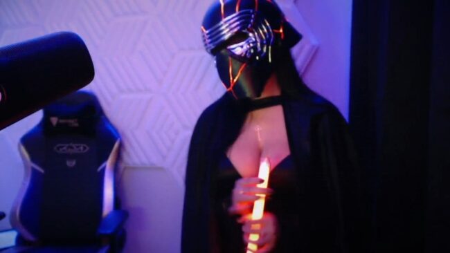 SinCityVEE Embraces The Dark Side Of The Force As Kylo Ren