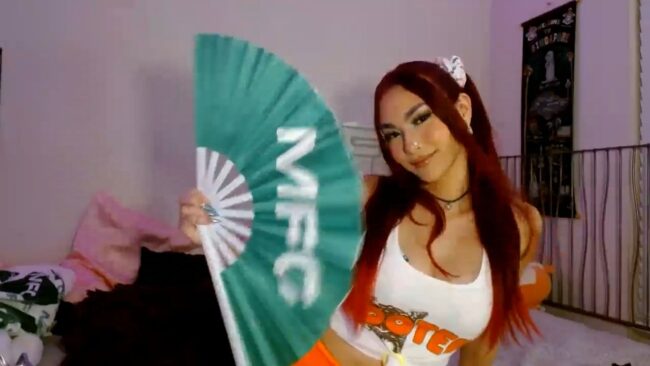 Scarmoonxxx's Stunning Hooters Style