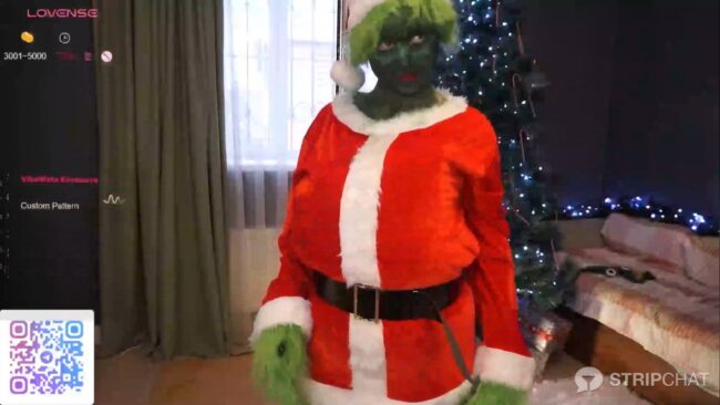 JessiccaLeee Is Here To Steal Christmas As The Grinch