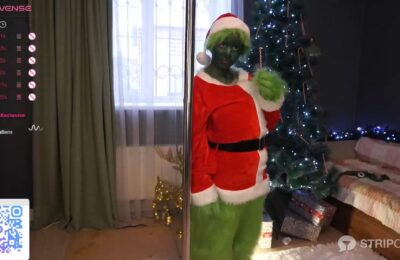 JessiccaLeee Is Here To Steal Christmas As The Grinch