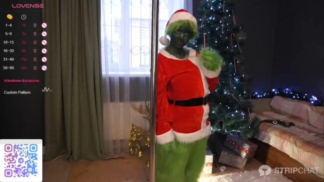 JessiccaLeee Is Here To Steal Christmas As The Grinch