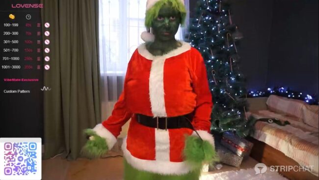 JessiccaLeee Is Here To Steal Christmas As The Grinch