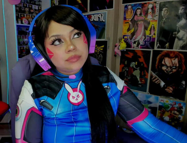 Naracosplay_’s D.Va Looks Game-Ready