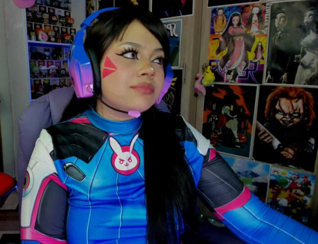 Naracosplay_’s D.Va Looks Game-Ready