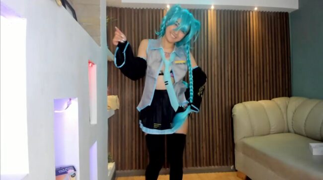 Hanna_dust Shows Off Her Dance Moves As Hatsune Miku