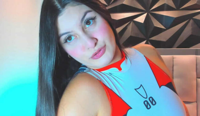 Megan_whitee__ Puts Her Plug Suit On