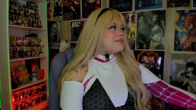 Naracosplay_ Swings Into Action As Spider-Gwen
