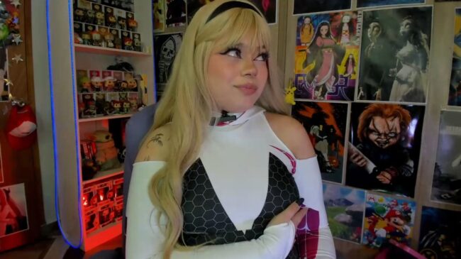 Naracosplay_ Swings Into Action As Spider-Gwen