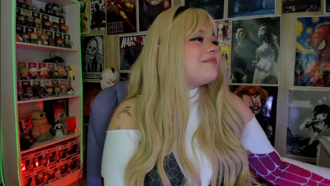 Naracosplay_ Swings Into Action As Spider-Gwen