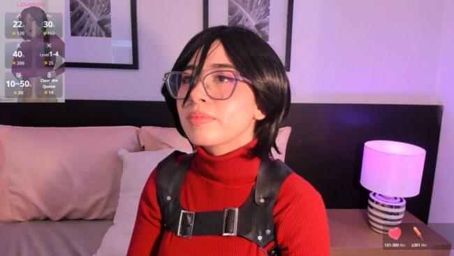 Vi_Anaya Fights Off Zombies In Resident Evil