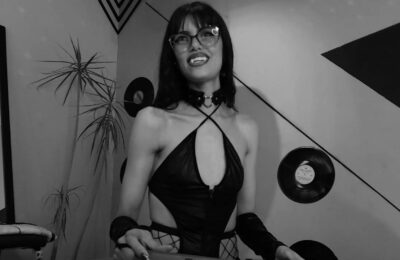 Sexy Vampire _Jessy_moon_ Flashes Her Fangs