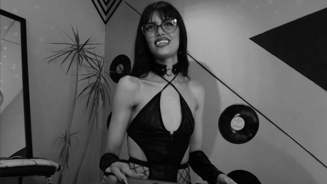 Sexy Vampire _Jessy_moon_ Flashes Her Fangs